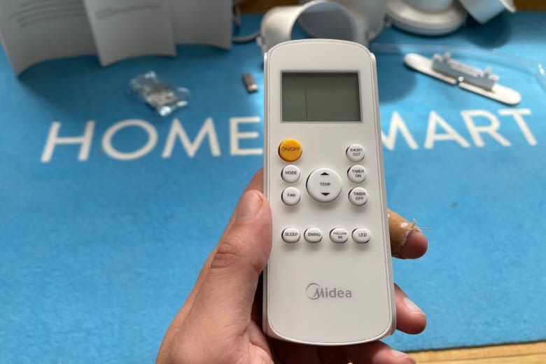 Eine Fernbedienung erleichtert die Steuerung der Kühlfunktionen Eine Fernbedienung erleichtert die Steuerung der Kühlfunktionen