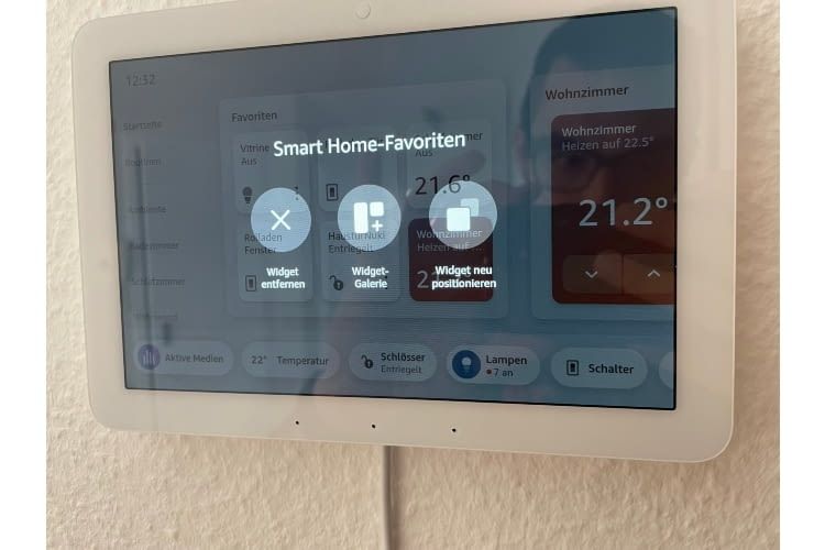Um die Widgets auf dem Hub zu bearbeiten, muss ein Widget lange gedrückt werden Um die Widgets auf dem Hub zu bearbeiten, muss ein Widget lange gedrückt werden