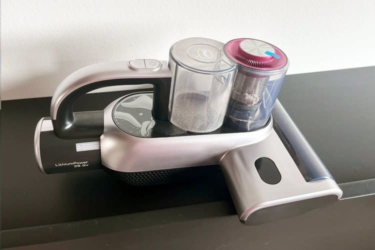 Dieser Milbensauger ist mit einem HEPA-Filter ausgestattet Dieser Milbensauger ist mit einem HEPA-Filter ausgestattet