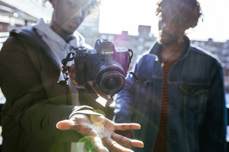 Canon EOS M50 ist eine angenehm leichte Systemkamera Canon EOS M50 ist eine angenehm leichte Systemkamera