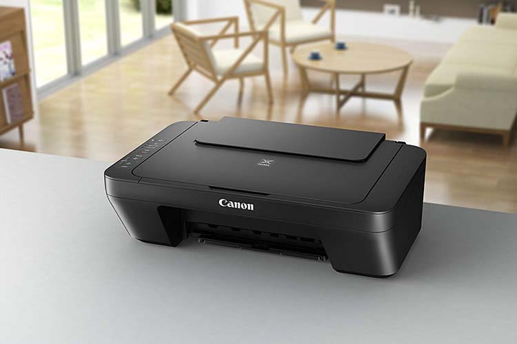 Dank kompakter Maße integriert sich der 3in1 Multifunktionsdrucker Canon PIXMA MG2555S gut in den Raum Dank kompakter Maße integriert sich der 3in1 Multifunktionsdrucker Canon PIXMA MG2555S gut in den Raum
