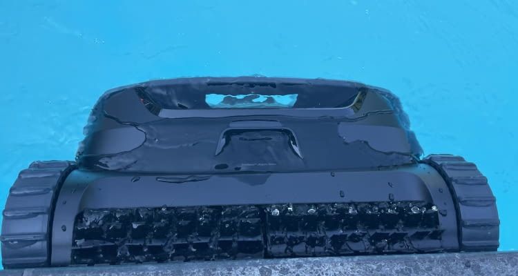 Auch die Wandreinigung überzeugte mit sehr hoher Gründlichkeit Auch die Wandreinigung überzeugte mit sehr hoher Gründlichkeit