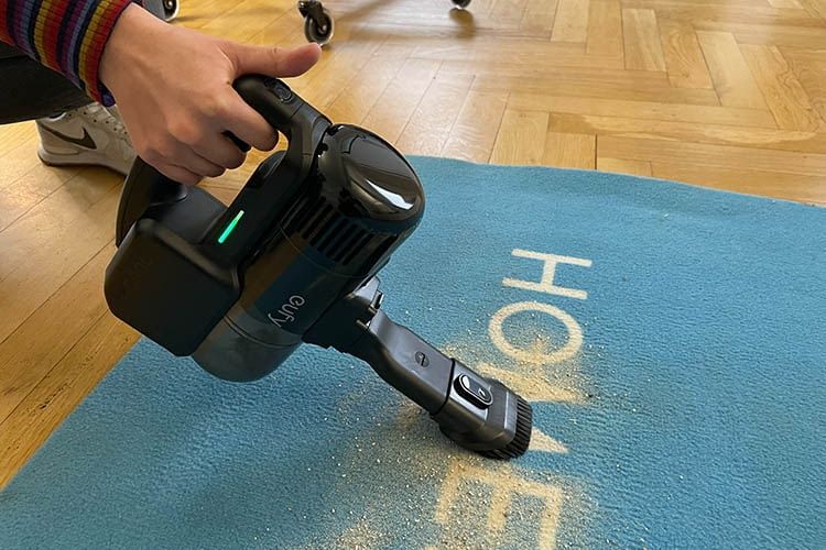 Auf unserem h&s Teppich überzeugte der eufy E20 im Test Auf unserem h&s Teppich überzeugte der eufy E20 im Test