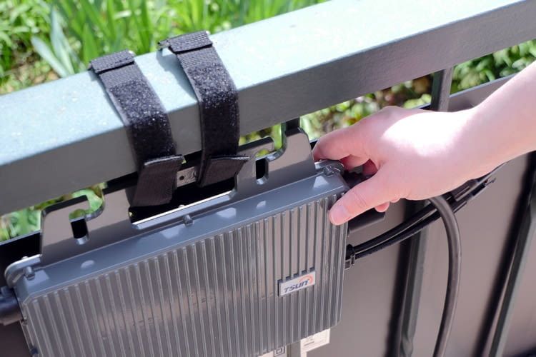 In unseren Tests ließen sich die TSUN Wechselrichter einfach installieren In unseren Tests ließen sich die TSUN Wechselrichter einfach installieren