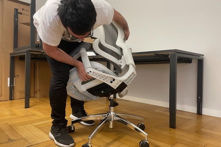 Die Montage des Doro C300 ist alleine gut machbar, zu zweit aber auf jeden Fall angenehmer Die Montage des Doro C300 ist alleine gut machbar, zu zweit aber auf jeden Fall angenehmer