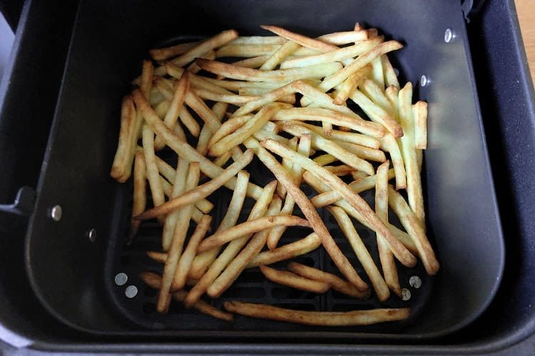 Bei den Pommes konnte uns diese Heißluftfritteuse nicht überzeugen Bei den Pommes konnte uns diese Heißluftfritteuse nicht überzeugen