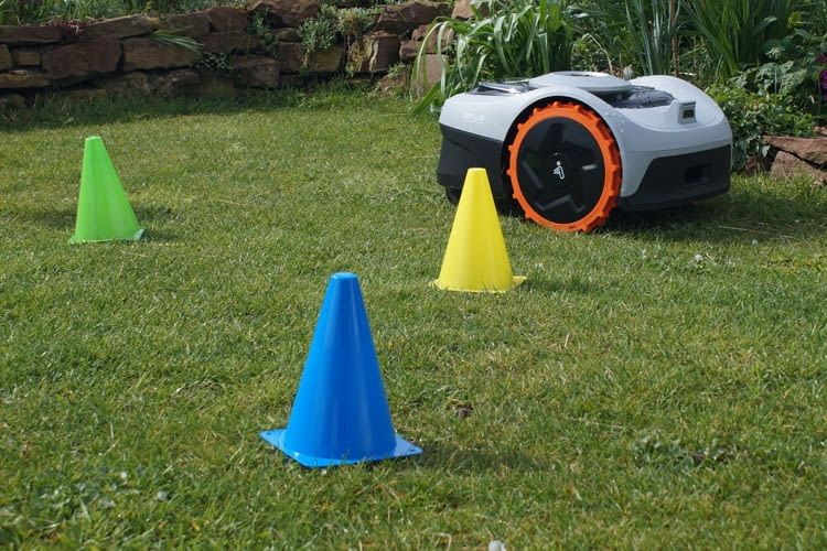 Auch diesen Hindernis-Parcours meisterte Segway Navmiow i105 gut Auch diesen Hindernis-Parcours meisterte Segway Navmiow i105 gut