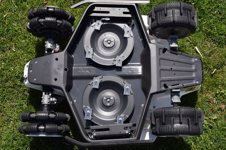 Dieses Mähroboter-Modell besitzt sogar 8 statt der üblichen 3 Klingen Dieses Mähroboter-Modell besitzt sogar 8 statt der üblichen 3 Klingen