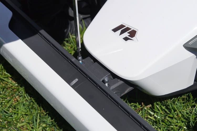 Dieser Schritt erfordert wegen der Mini-Schrauben Fingerspitzengefühl Dieser Schritt erfordert wegen der Mini-Schrauben Fingerspitzengefühl