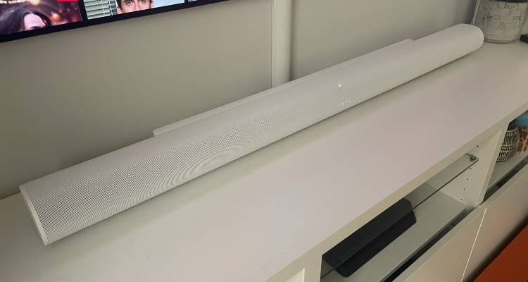 Die Sonos Arc Ultra lieferte in unserem Soundbar Vergleich den besten Sound Die Sonos Arc Ultra lieferte in unserem Soundbar Vergleich den besten Sound