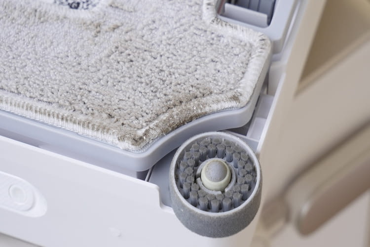 Das war nötig: Das Mikrofasertuch nimmt den Schmutz sehr gut auf. Das war nötig: Das Mikrofasertuch nimmt den Schmutz sehr gut auf.