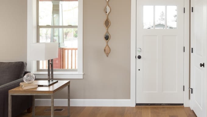 Das smart Lock Teodoor wird an der Türinnenseite angebracht Das smart Lock Teodoor wird an der Türinnenseite angebracht