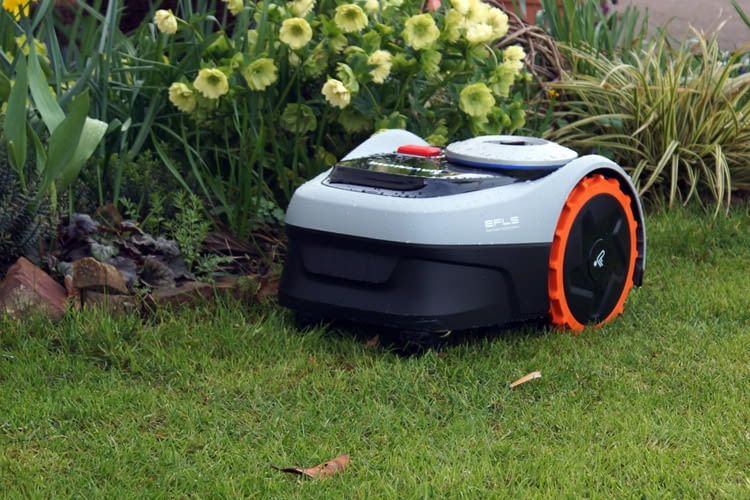 Dieser Mähroboter hat uns durch seine hohe Zuverlässigkeit begeistert Dieser Mähroboter hat uns durch seine hohe Zuverlässigkeit begeistert