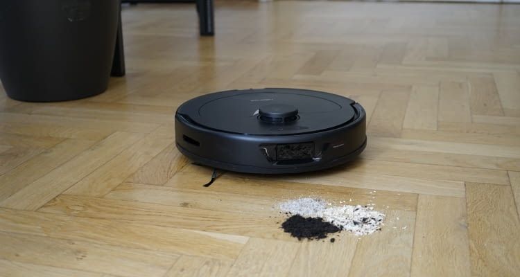 Der Roborock Q Revo Saugroboter überzeugt mit seiner Saugkraft Der Roborock Q Revo Saugroboter überzeugt mit seiner Saugkraft