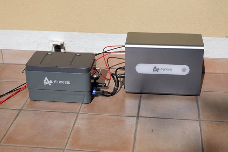 Der Hauptspeicher rechts ist etwas größer als das Zusatzmodul VM1000 Der Hauptspeicher rechts ist etwas größer als das Zusatzmodul VM1000