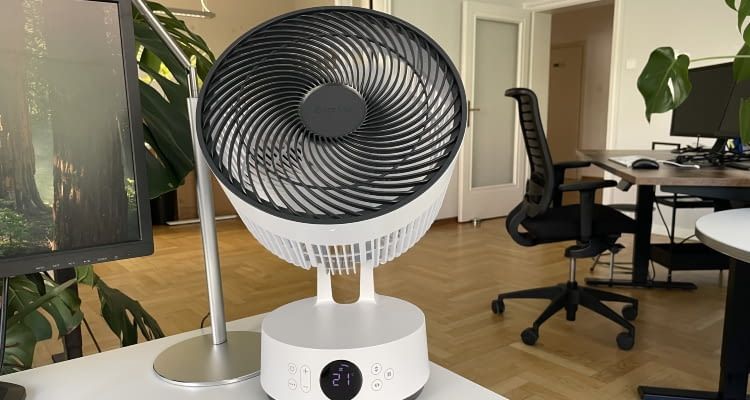 Der MeacoFan Sefte 10 Tischventilator verfügt über eine großzügige Oszillation - vertikal und horizontal Der MeacoFan Sefte 10 Tischventilator verfügt über eine großzügige Oszillation - vertikal und horizontal
