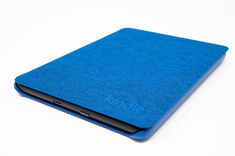Der neue Kindle - Ein- und Austaste sowie Micro-USB-Schnittstelle befinden sich auf der Unterseite Der neue Kindle - Ein- und Austaste sowie Micro-USB-Schnittstelle befinden sich auf der Unterseite