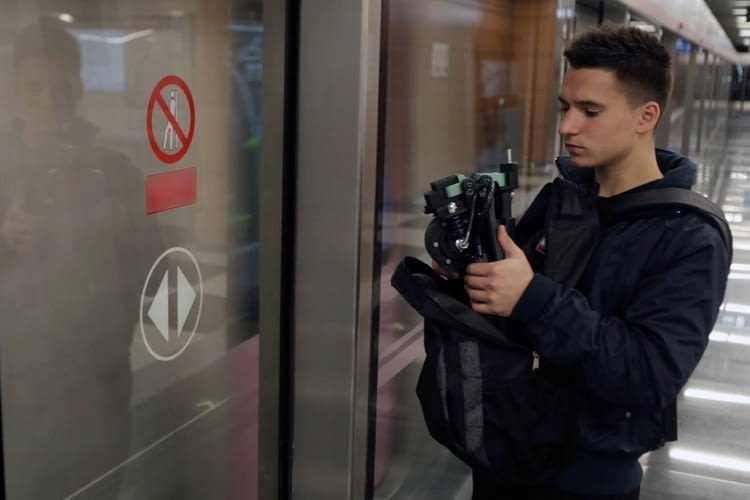 Der smarte E-Scooter lässt sich platzsparend zusammenklappen Der smarte E-Scooter lässt sich platzsparend zusammenklappen