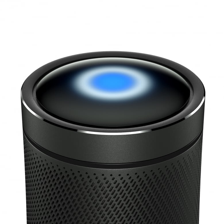 Invoke hat Microsofts Sprachassistenz Cortana verbaut, wie bei Amazon Echo signalisiert sie Aktivität über einen blauen LED-Leuchtring Invoke hat Microsofts Sprachassistenz Cortana verbaut, wie bei Amazon Echo signalisiert sie Aktivität über einen blauen LED-Leuchtring