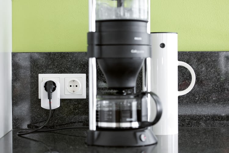 Der devolo Zwischenstecker eignet sich z.B. für die Kaffeemaschine Der devolo Zwischenstecker eignet sich z.B. für die Kaffeemaschine