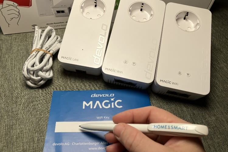 WLAN-Schlüssel von der Rückseite der Stecker abschreiben, damit er nicht vergessen wird WLAN-Schlüssel von der Rückseite der Stecker abschreiben, damit er nicht vergessen wird