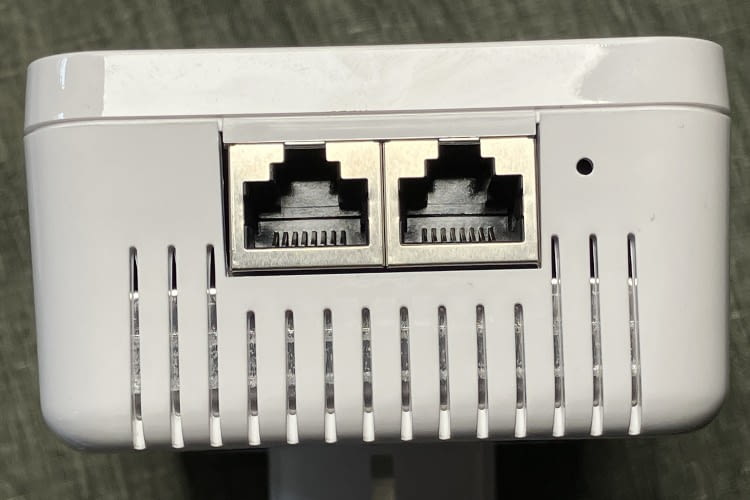 Die Ethernet-Ports an der Unterseite sorgen für stabilere Verbindungen Die Ethernet-Ports an der Unterseite sorgen für stabilere Verbindungen