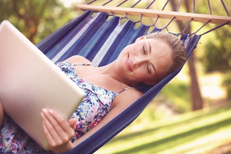 Der dLAN WiFi Outdoor Adapter sorgt dafür, dass wir auch draußen auf unser Heimnetz zugreifen können Der dLAN WiFi Outdoor Adapter sorgt dafür, dass wir auch draußen auf unser Heimnetz zugreifen können