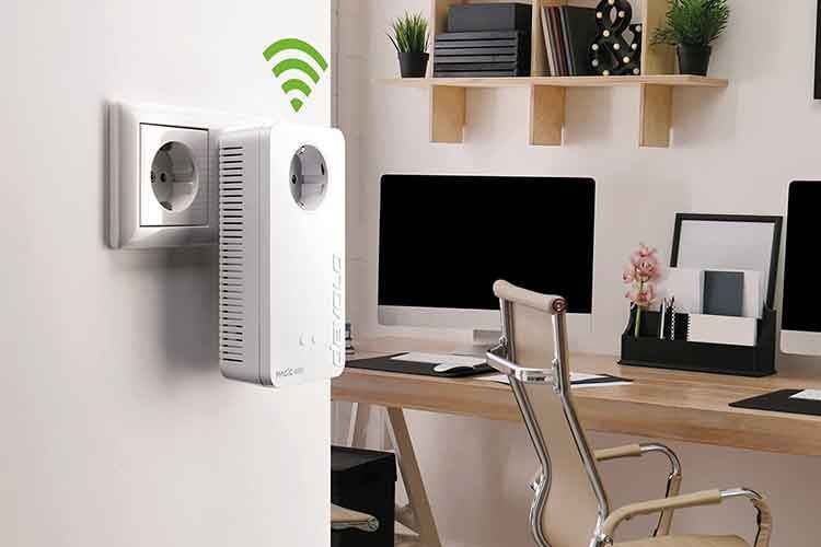 devolo Magic 2 WiFi 6 Powerline-Adapter mit WLAN und integriertem Zwischenstecker - hier geht kein Steckdosenplatz verloren devolo Magic 2 WiFi 6 Powerline-Adapter mit WLAN und integriertem Zwischenstecker - hier geht kein Steckdosenplatz verloren