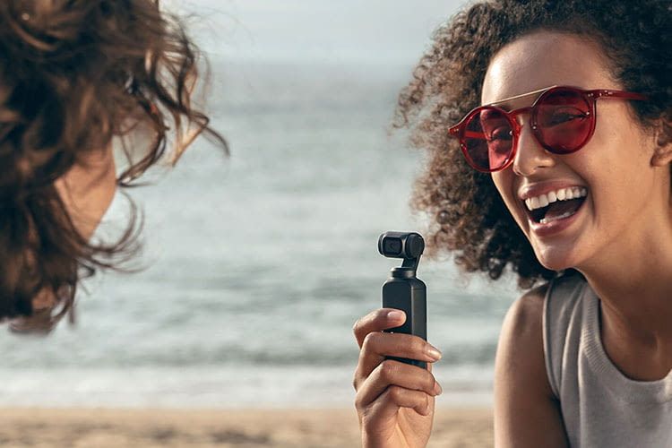 DJI Osmo Pocket - der Mini-Gimbal mit eingebauter 4K-Kamera passt in die Hosentasche DJI Osmo Pocket - der Mini-Gimbal mit eingebauter 4K-Kamera passt in die Hosentasche