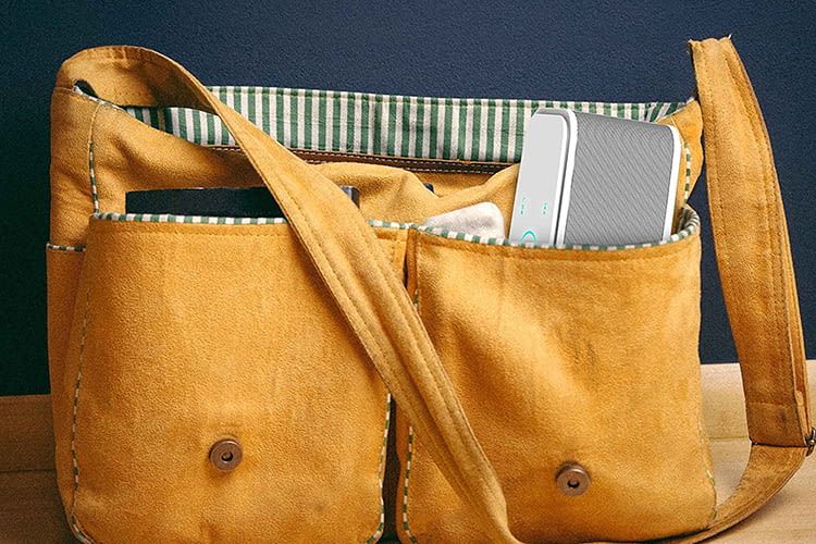 Die DOSS SoundBox ist besonders klein und bringt sogar eine wasserdichte Transporttasche mit Die DOSS SoundBox ist besonders klein und bringt sogar eine wasserdichte Transporttasche mit