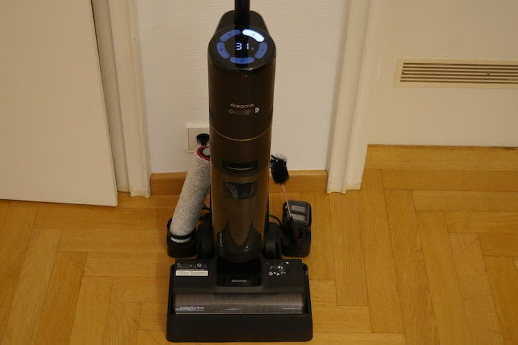 Der Dreame H12 Pro bietet einen praktischen Zubehörbehälter für das Reinigungswerkzeug, den Ersatzfilter und die Wechselwalze. Der Dreame H12 Pro bietet einen praktischen Zubehörbehälter für das Reinigungswerkzeug, den Ersatzfilter und die Wechselwalze.