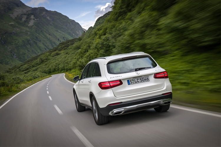 Den GLC 350 e bietet Daimler derzeit in zwei verschiedenen Versionen an Den GLC 350 e bietet Daimler derzeit in zwei verschiedenen Versionen an