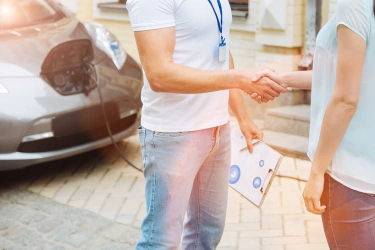 Bei Flinkster können Elektroautos beispielsweise ab 1,50 Euro pro Stunde zzgl. 0,18 Euro pro km gemietet werden Bei Flinkster können Elektroautos beispielsweise ab 1,50 Euro pro Stunde zzgl. 0,18 Euro pro km gemietet werden