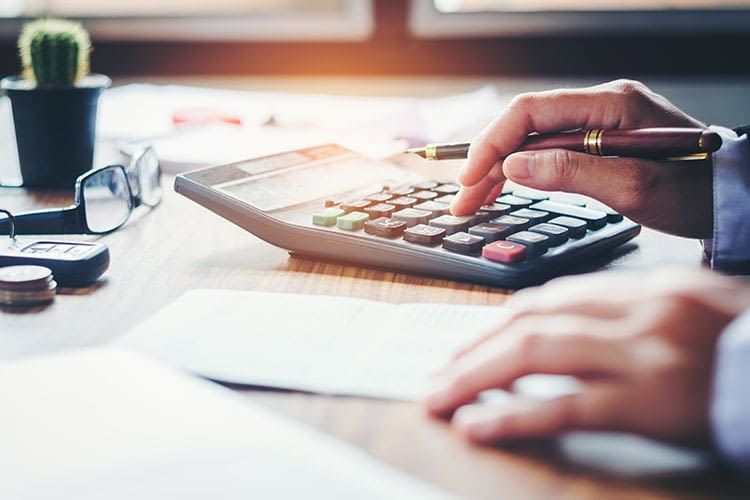 Arbeitnehmer profitieren von Steuersenkungen für privat genutzte Elektro-Dienstwagen Arbeitnehmer profitieren von Steuersenkungen für privat genutzte Elektro-Dienstwagen