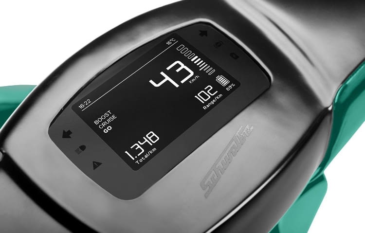 Die E-Schwalbe wird ab Sommer 2018 neben der 45 km/h Version auch als 90 km/h lieferbar sein. Die E-Schwalbe wird ab Sommer 2018 neben der 45 km/h Version auch als 90 km/h lieferbar sein.