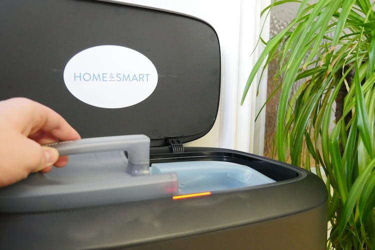 Die LED der Waschstation informiert Nutzer darüber, ob die Wasserbehälter richtig eingesetzt sind. Die LED der Waschstation informiert Nutzer darüber, ob die Wasserbehälter richtig eingesetzt sind.