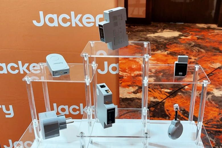 Die Speicher können durch verschiedene Energiemonitoring-Geräte ergänzt werden Die Speicher können durch verschiedene Energiemonitoring-Geräte ergänzt werden