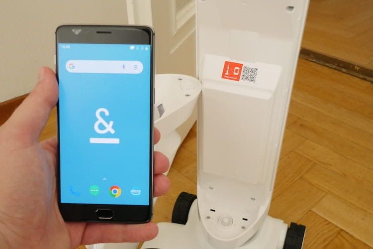 Dank QR-Code und Smartphone lässt sich der Akkuwischsauger schnell und einfach der App hinzufügen. Dank QR-Code und Smartphone lässt sich der Akkuwischsauger schnell und einfach der App hinzufügen.