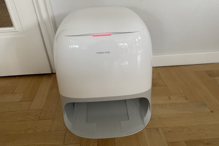 Die All-in-One-Station hatte ein rundliches Design Die All-in-One-Station hatte ein rundliches Design