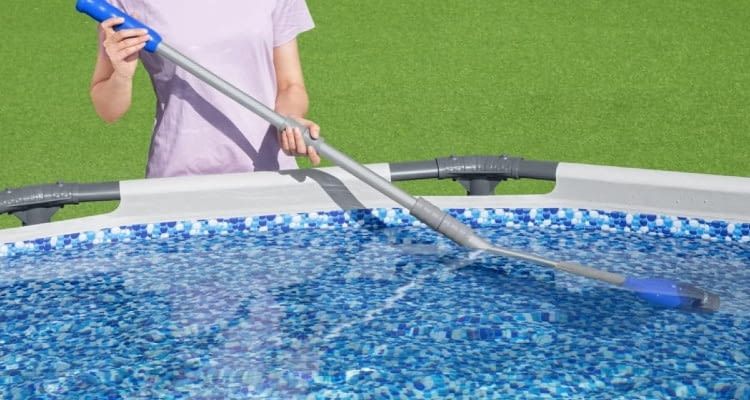 Der Akku-Poolsauger von Bestway ist super günstig und für einige Aufstellbecken die beste Wahl Der Akku-Poolsauger von Bestway ist super günstig und für einige Aufstellbecken die beste Wahl