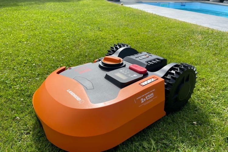 Typisch Worx: Der L2000 ist in Orange und Schwarz gehalten Typisch Worx: Der L2000 ist in Orange und Schwarz gehalten