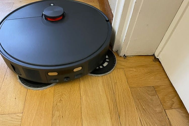 Bei Ecken und Kanten fuhr der Xiaomi seinen Wischmopp aus Bei Ecken und Kanten fuhr der Xiaomi seinen Wischmopp aus
