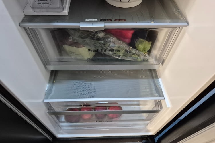 Für Fleisch und Gemüse ist ausreichend Platz vorhanden Für Fleisch und Gemüse ist ausreichend Platz vorhanden