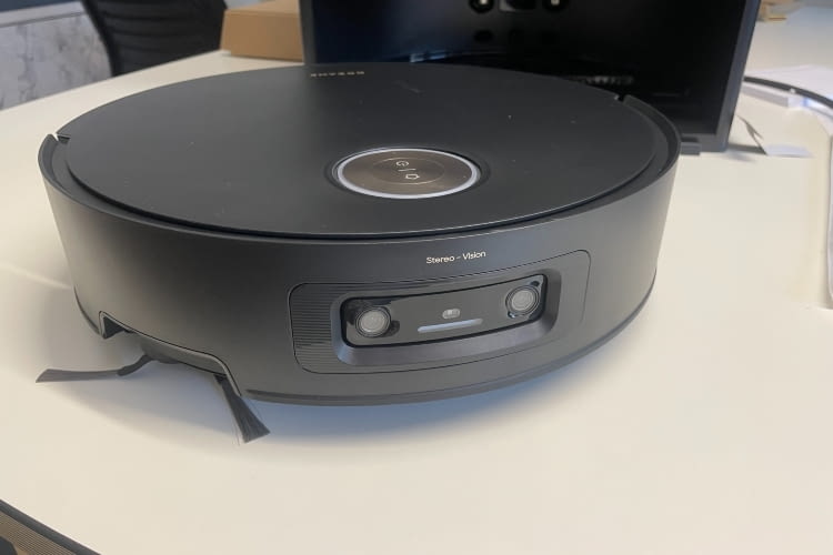 Auch der Roboter wirkt elegant und hochwertig Auch der Roboter wirkt elegant und hochwertig