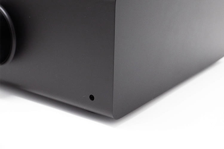 Auch ein traditioneller 3,5 mm Klinkenstecker für kabelgebundene Kopfhörer fehlt nicht am Amazon Echo Link Amp Auch ein traditioneller 3,5 mm Klinkenstecker für kabelgebundene Kopfhörer fehlt nicht am Amazon Echo Link Amp