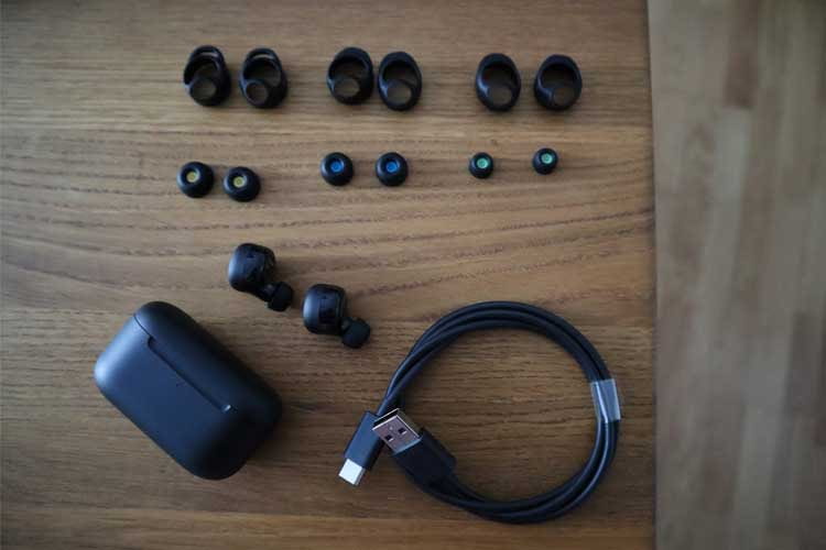 Im Lieferumfang der Echo Buds 2 finden sich zahlreiche Anpassungsmöglichkeiten für einen guten Sitz Im Lieferumfang der Echo Buds 2 finden sich zahlreiche Anpassungsmöglichkeiten für einen guten Sitz