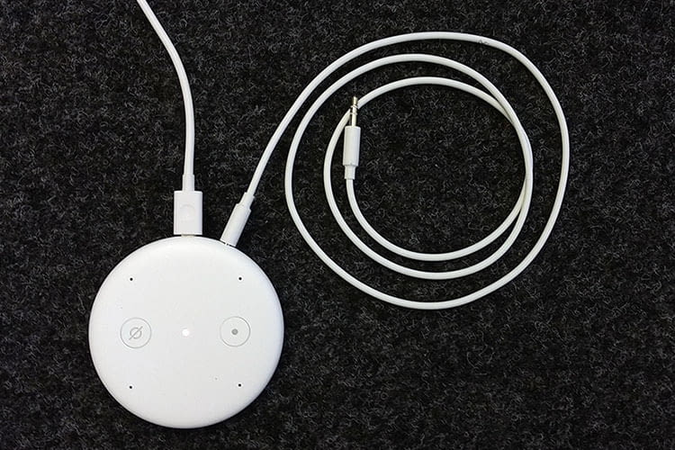 Amazon Echo Input kommt mit Netzteil, USB-Kabel und AUX-Kabel Amazon Echo Input kommt mit Netzteil, USB-Kabel und AUX-Kabel
