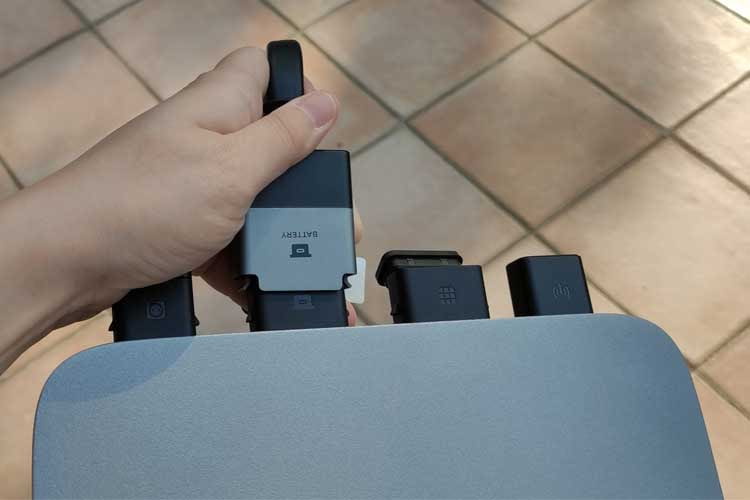 Dank übersichtlicher Symbole war klar, welches Kabel an welchen Anschluss gehört Dank übersichtlicher Symbole war klar, welches Kabel an welchen Anschluss gehört