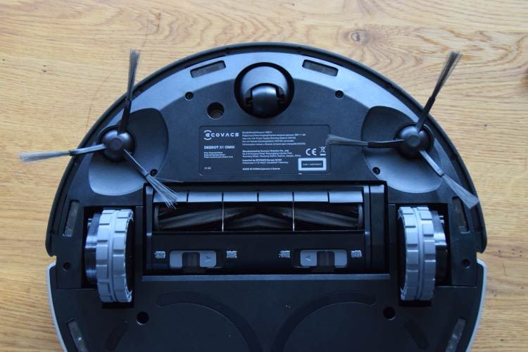 Omni X1 punktet z.B. gegenüber Roborock Modellen mit zwei statt nur einer Seitenbürste Omni X1 punktet z.B. gegenüber Roborock Modellen mit zwei statt nur einer Seitenbürste