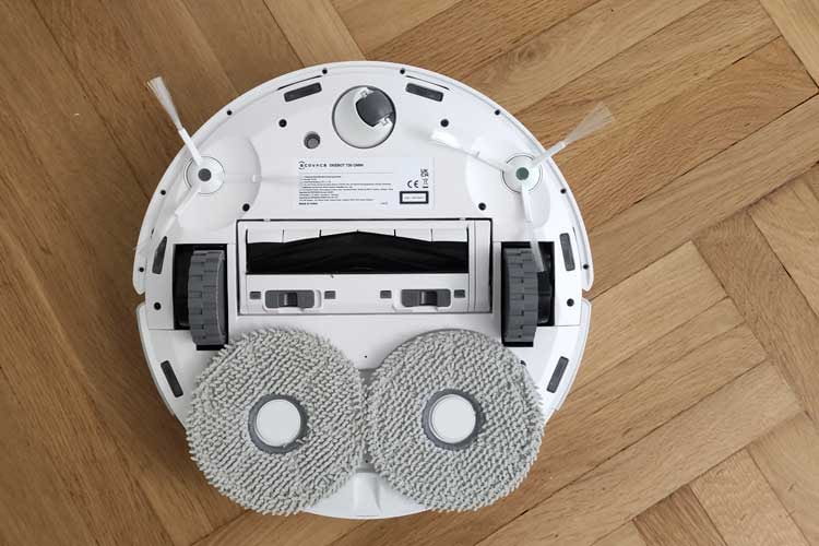 Saugt und wischt mit starken Ergebnissen: ECOVACS DEEBOT T20 Omni von der Unterseite Saugt und wischt mit starken Ergebnissen: ECOVACS DEEBOT T20 Omni von der Unterseite